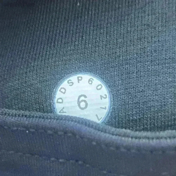 Lululemon Black Train Times Crop Leggings Size 6 - Picture 4 of 4